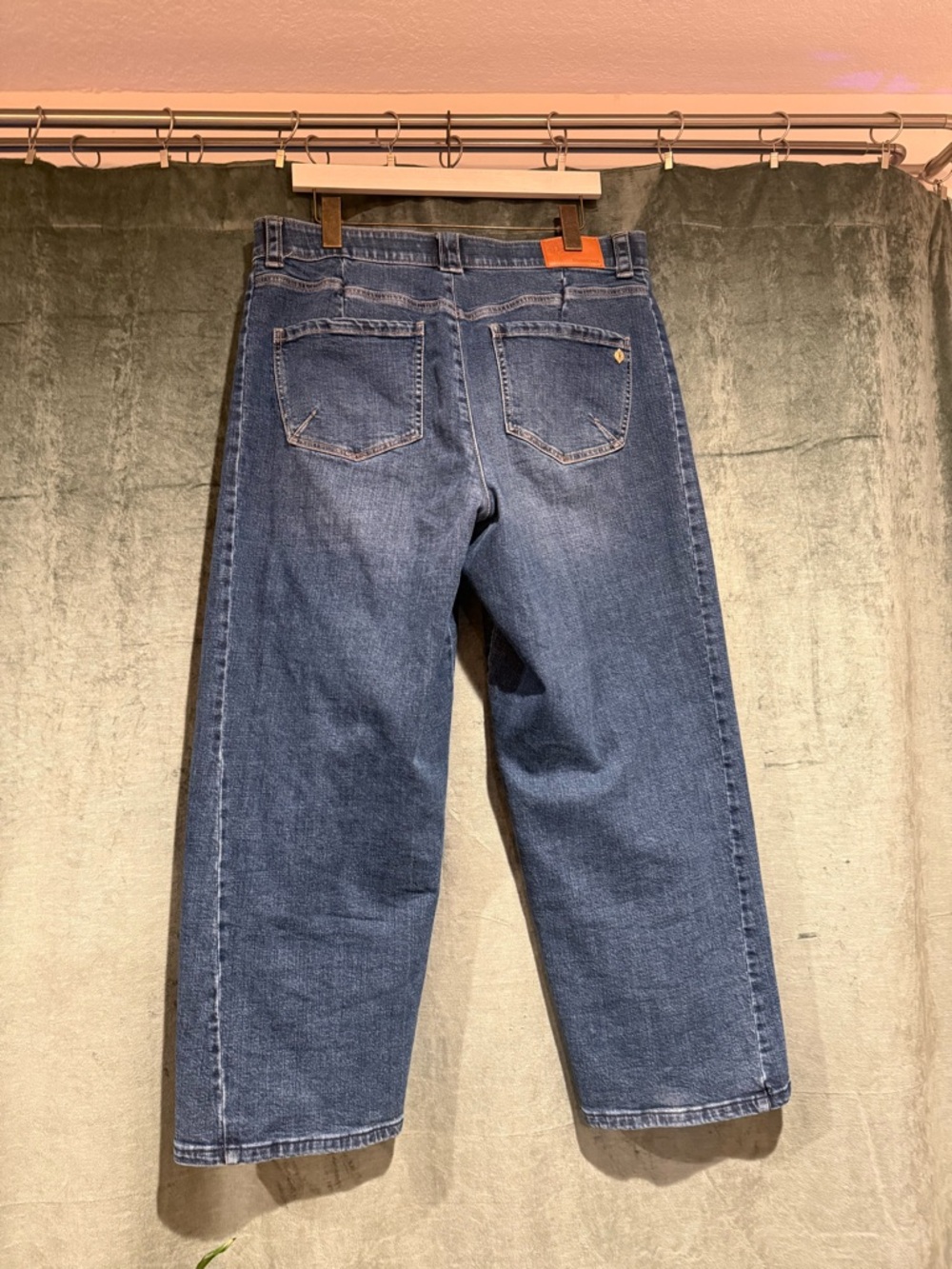 Democracy Women’s Barrel Jeans in Medium Blue